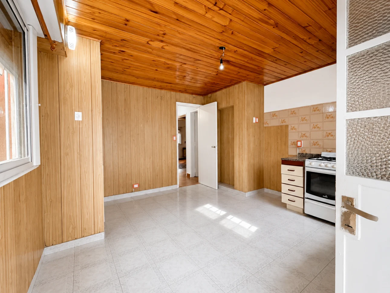 Chalet de 3 ambientes con patio y cochera