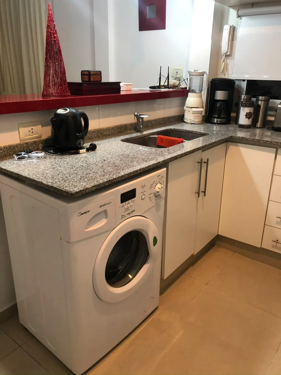 Venta de Depto 3 amb. con cochera  en Pinamar.