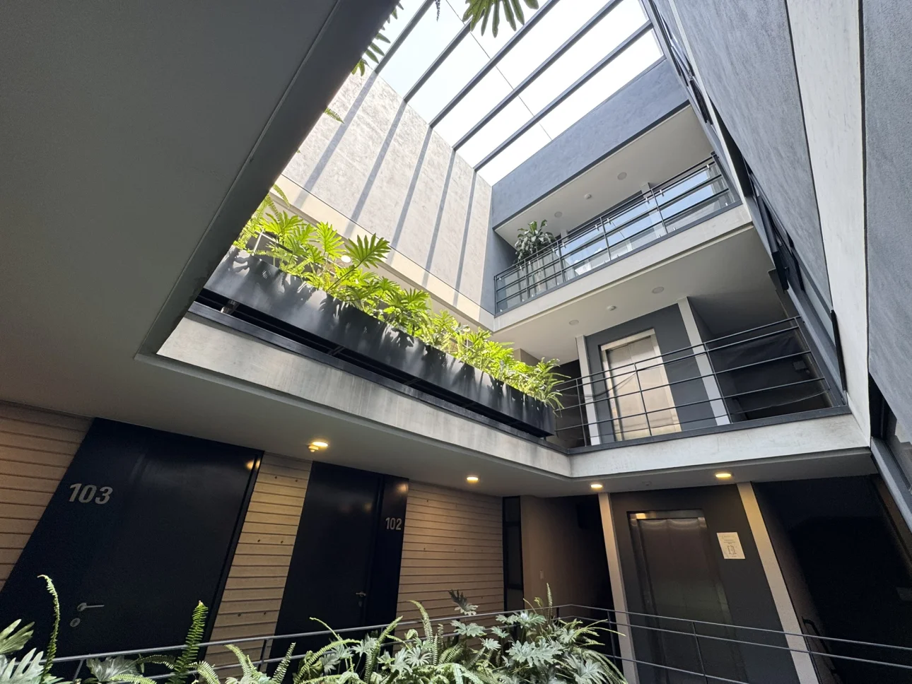 Departamento con terraza en Del Valle Sur | 79 m² | 1R