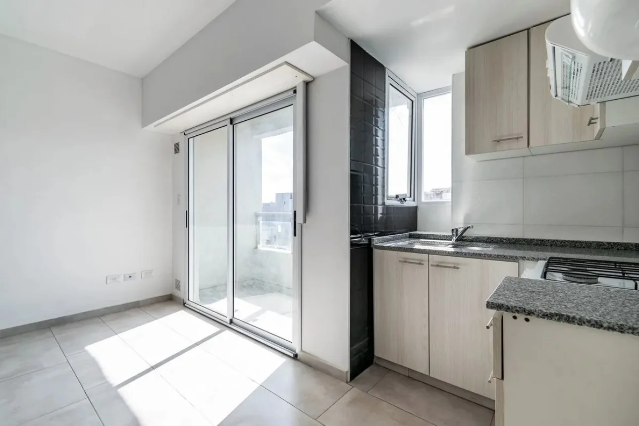 DEPARTAMENTO MONOAMBIENTE AMPLIO C/BALCON