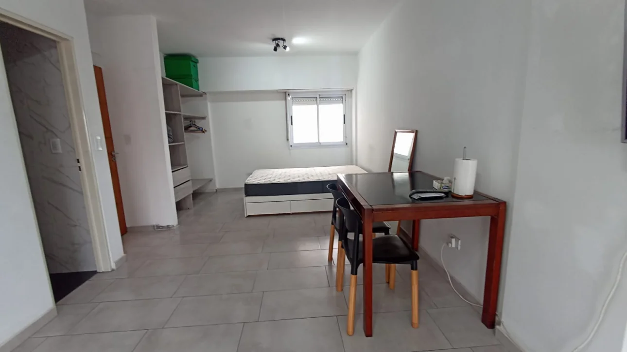 DEPARTAMENTO MONOAMBIENTE AMPLIO C/BALCON