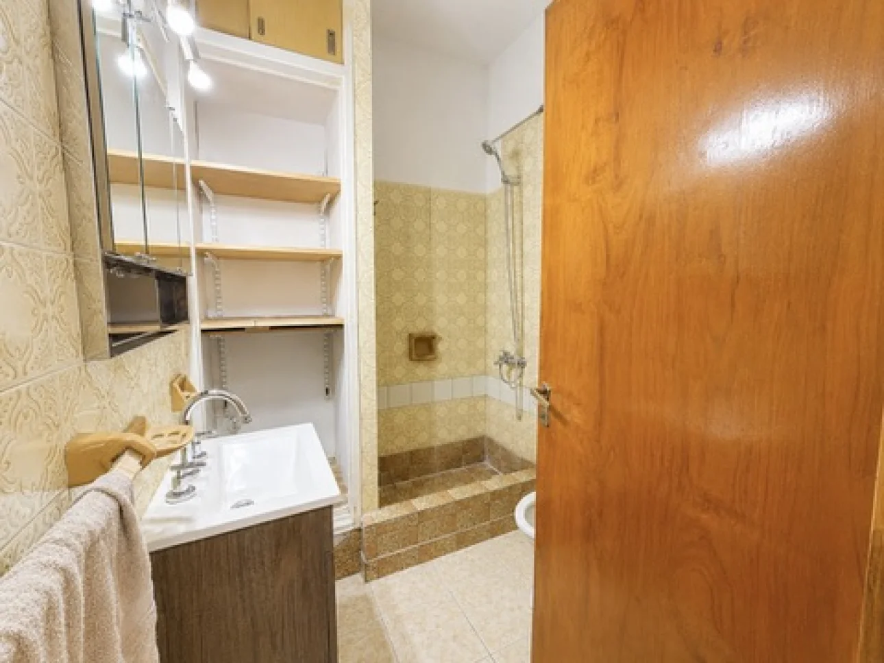 Departamento de 3 ambientes con galeria y balcon