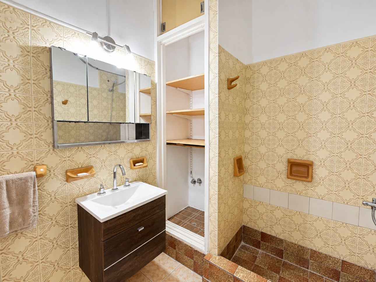 Departamento de 3 ambientes con galeria y balcon