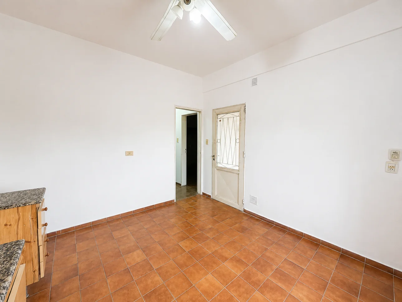 Departamento de 3 ambientes con galeria y balcon