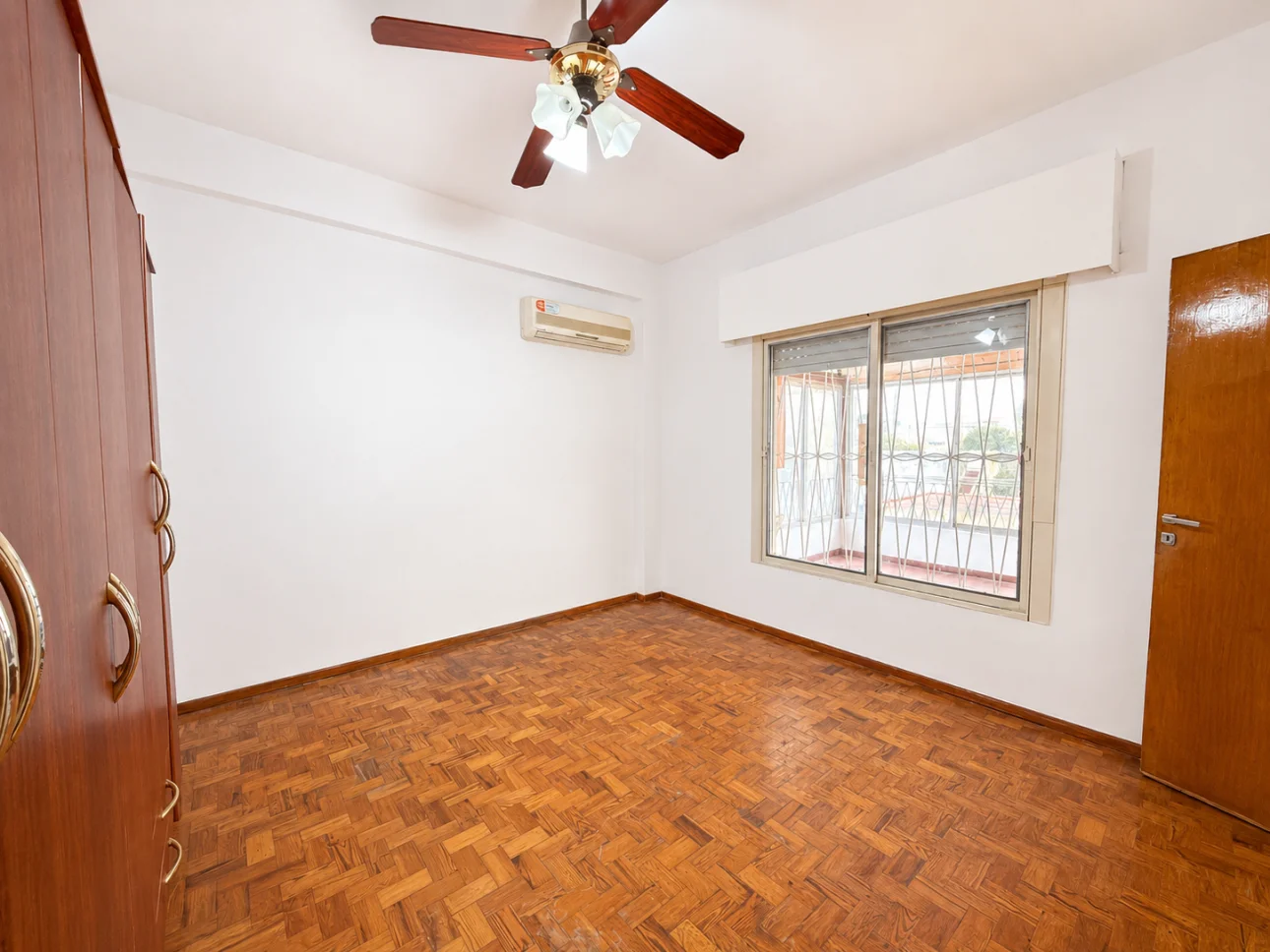 Departamento de 3 ambientes con galeria y balcon