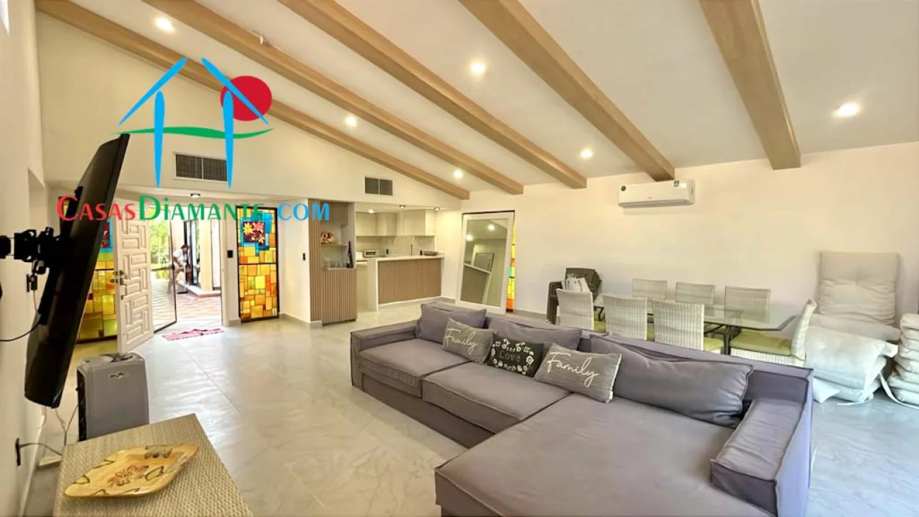 Casa en Villas Princess con 4 recámaras y terraza
