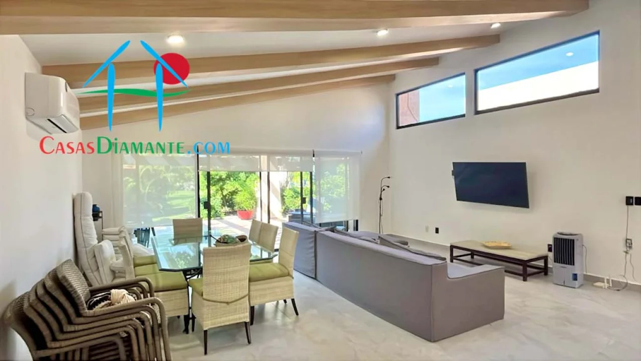 Casa en Villas Princess con 4 recámaras y terraza