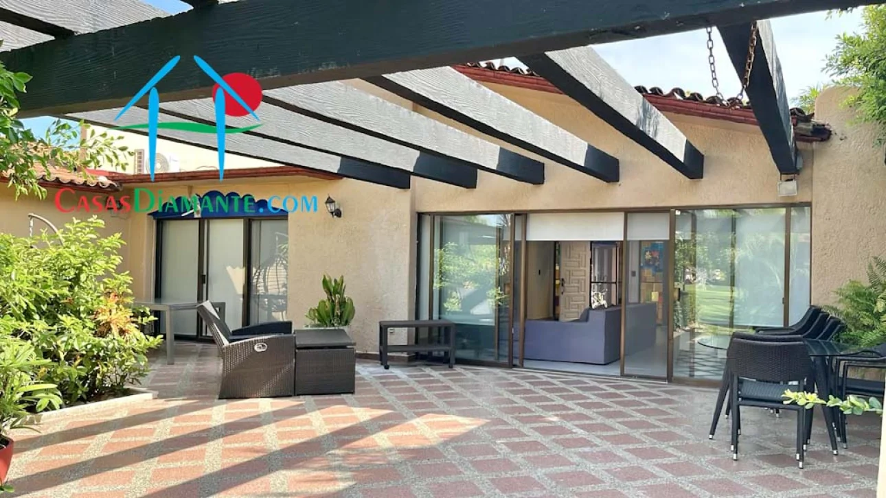 Casa en Villas Princess con 4 recámaras y terraza