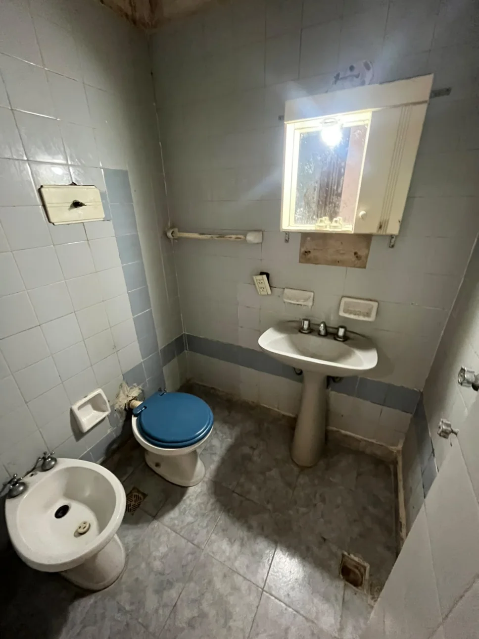 DEPARTAMENTO DE 1 AMBIENTE AMPLIO MUY BIEN UBICADO