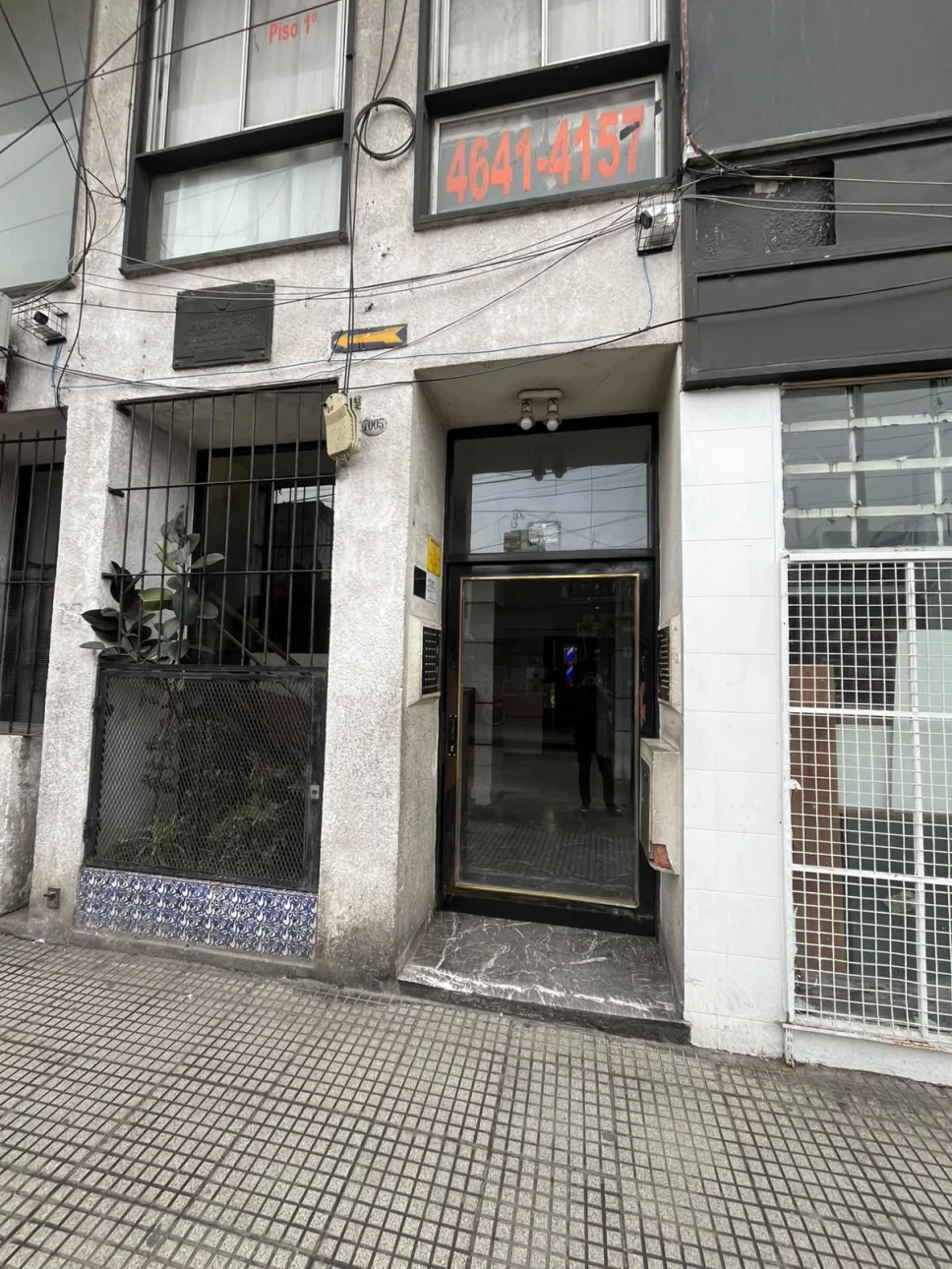 DEPARTAMENTO DE 1 AMBIENTE AMPLIO MUY BIEN UBICADO