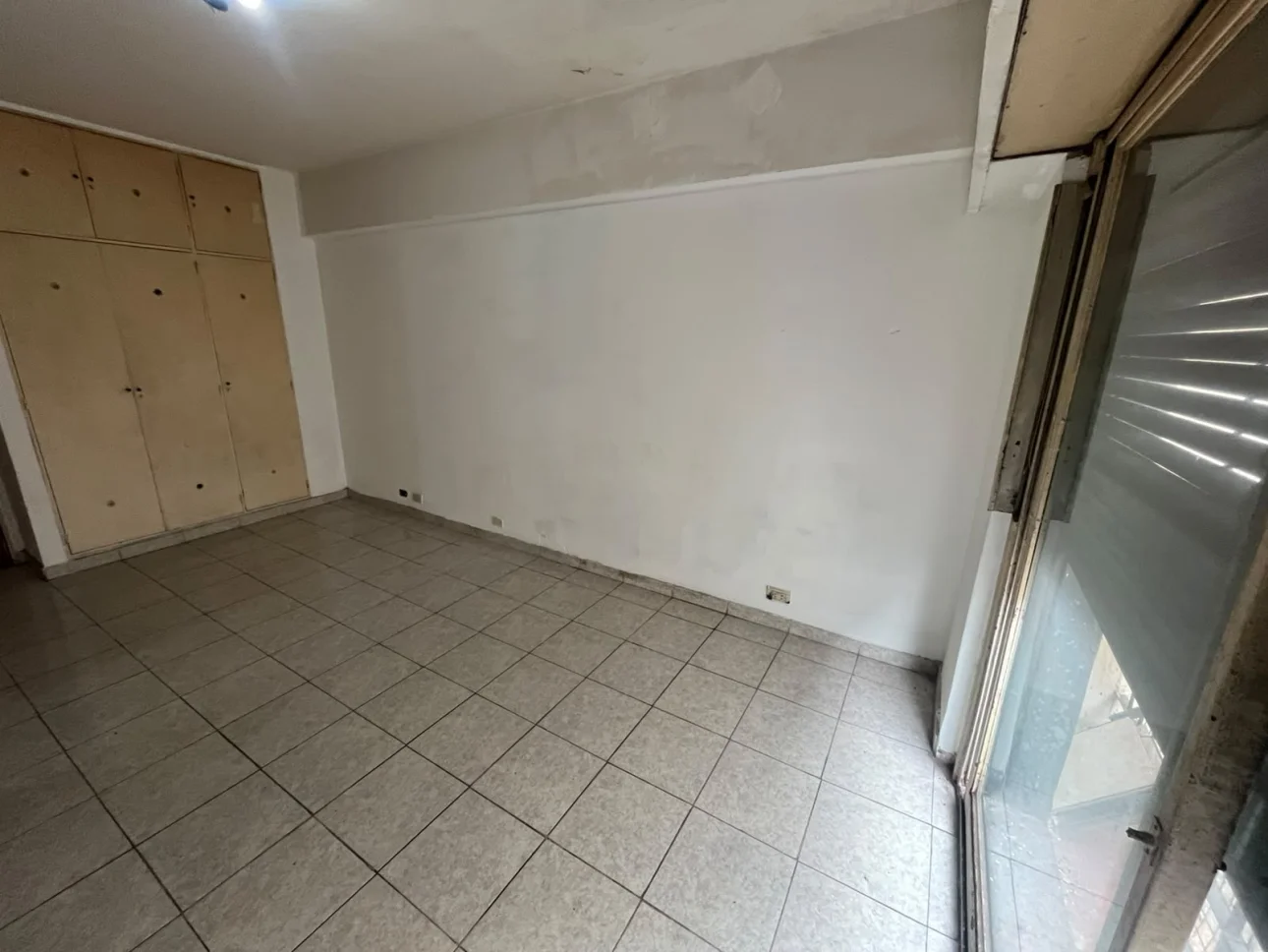DEPARTAMENTO DE 1 AMBIENTE AMPLIO MUY BIEN UBICADO