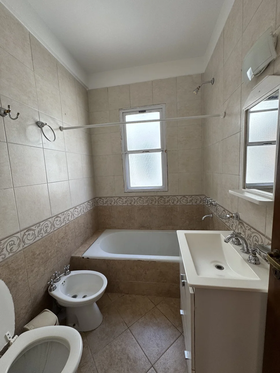 HERMOSO DEPARTAMENTO DE TRES AMBIENTES CTRO BALLESTER
