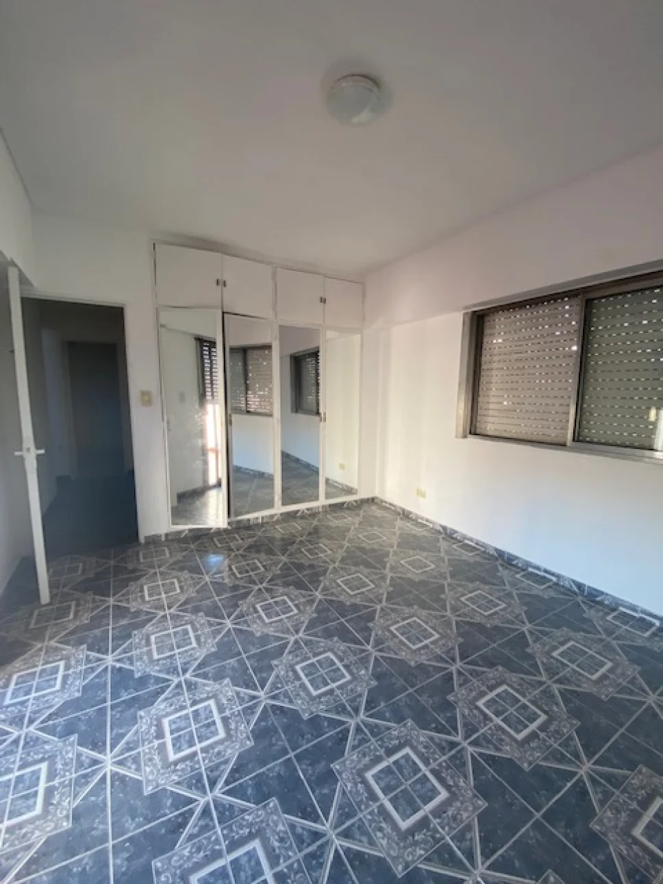 CASA 4 AMBIENTES EN 2 PLANTAS CON COCHERA EN VILLA BALLESTER