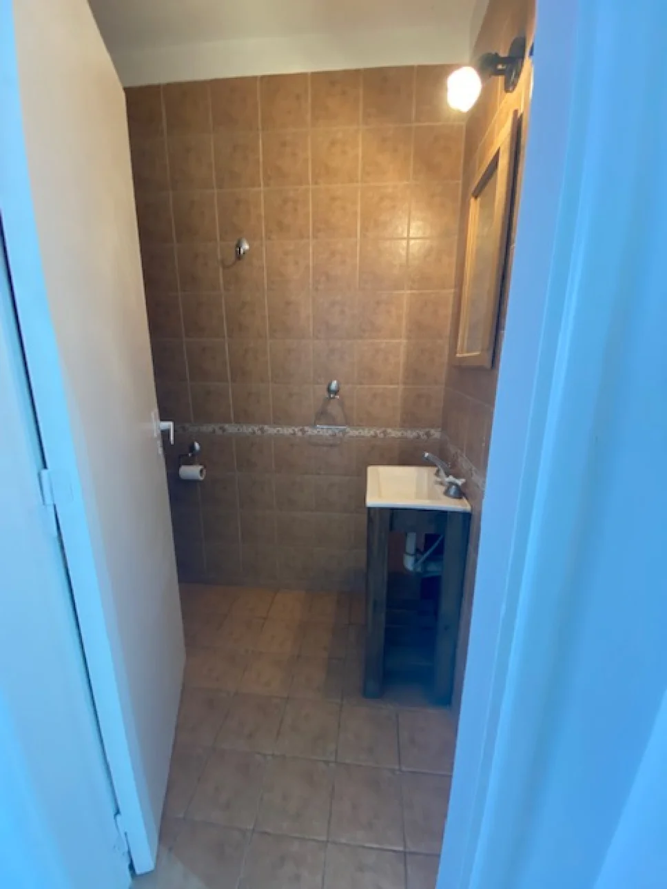 CASA 4 AMBIENTES EN 2 PLANTAS CON COCHERA EN VILLA BALLESTER