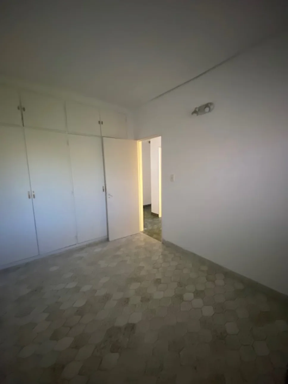 CASA 4 AMBIENTES EN 2 PLANTAS CON COCHERA EN VILLA BALLESTER