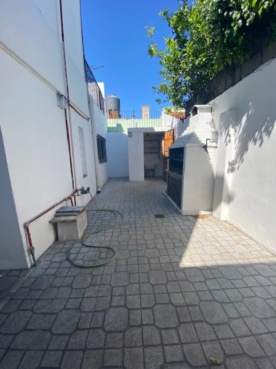 CASA 4 AMBIENTES EN 2 PLANTAS CON COCHERA EN VILLA BALLESTER