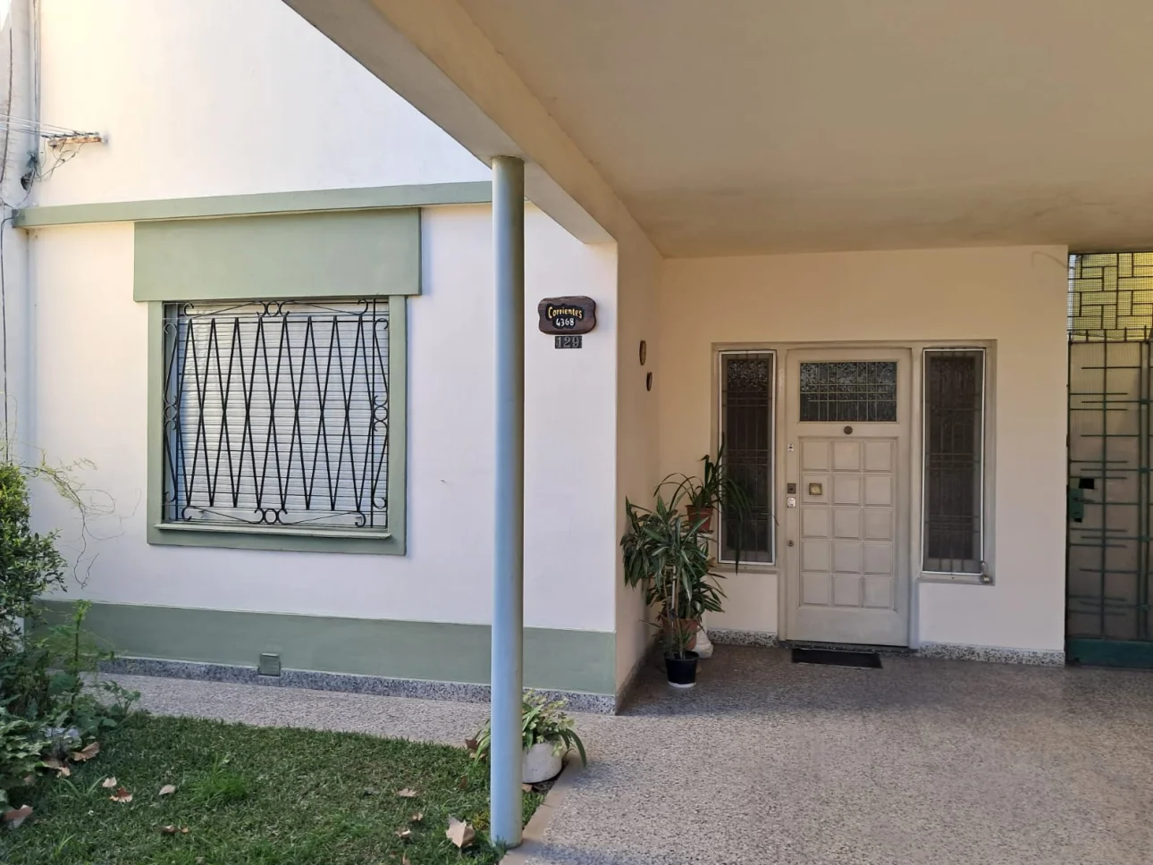 ALQUILER CASA 3 AMB. CON PATIO Y COCHERA- V.BALLESTER