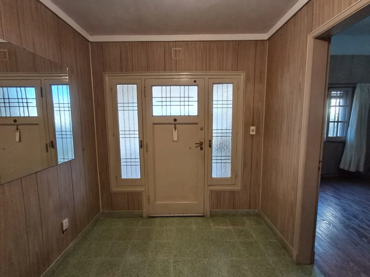ALQUILER CASA 3 AMB. CON PATIO Y COCHERA- V.BALLESTER