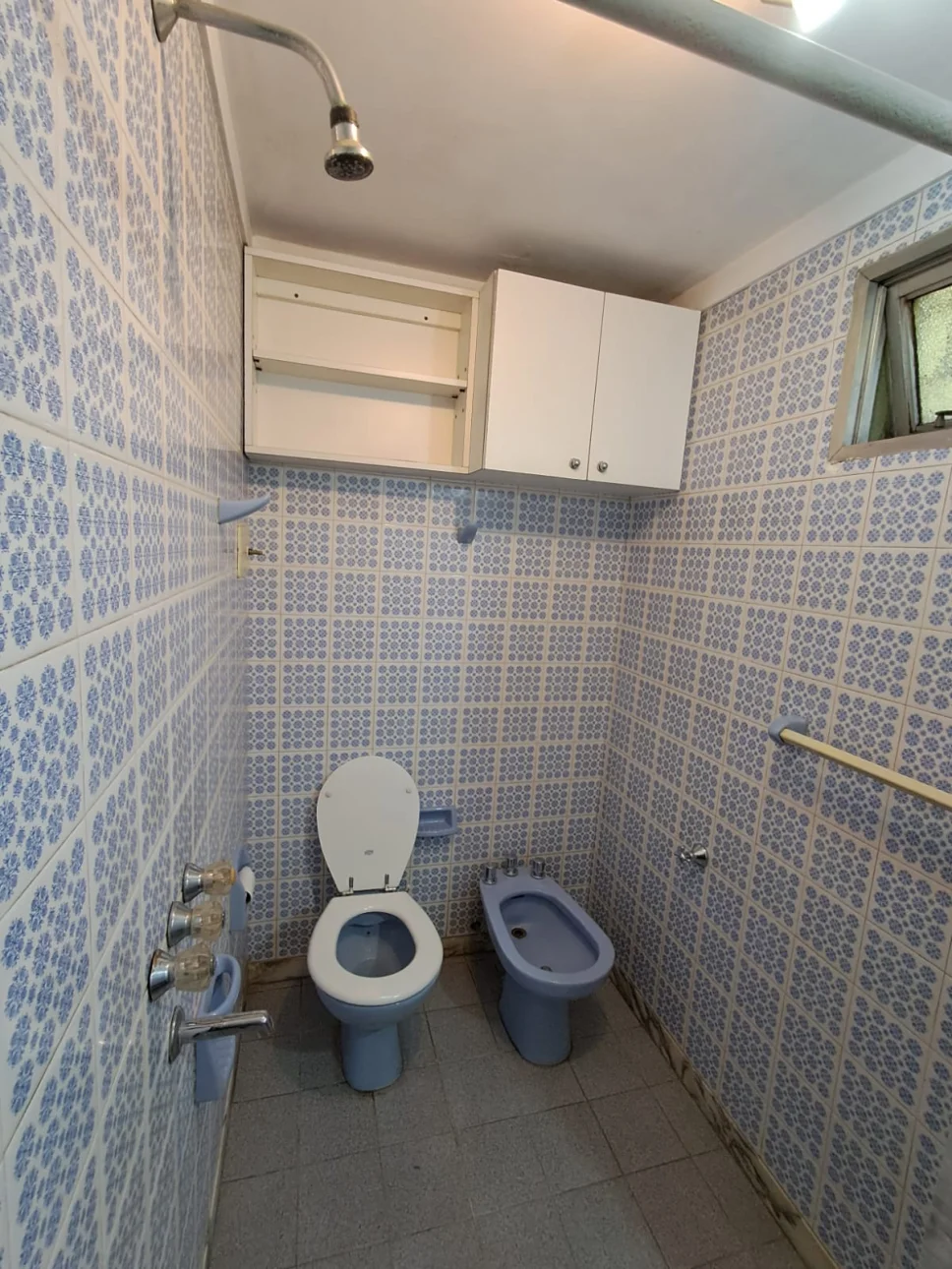 ALQUILER CASA 3 AMB. CON PATIO Y COCHERA- V.BALLESTER