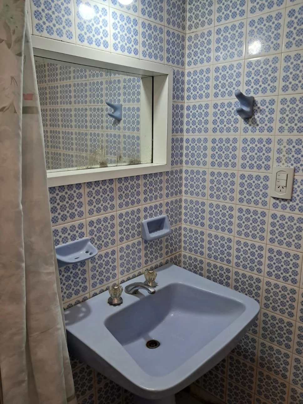 ALQUILER CASA 3 AMB. CON PATIO Y COCHERA- V.BALLESTER