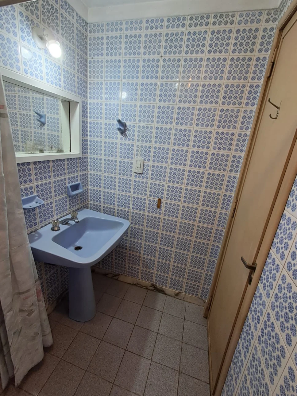 ALQUILER CASA 3 AMB. CON PATIO Y COCHERA- V.BALLESTER