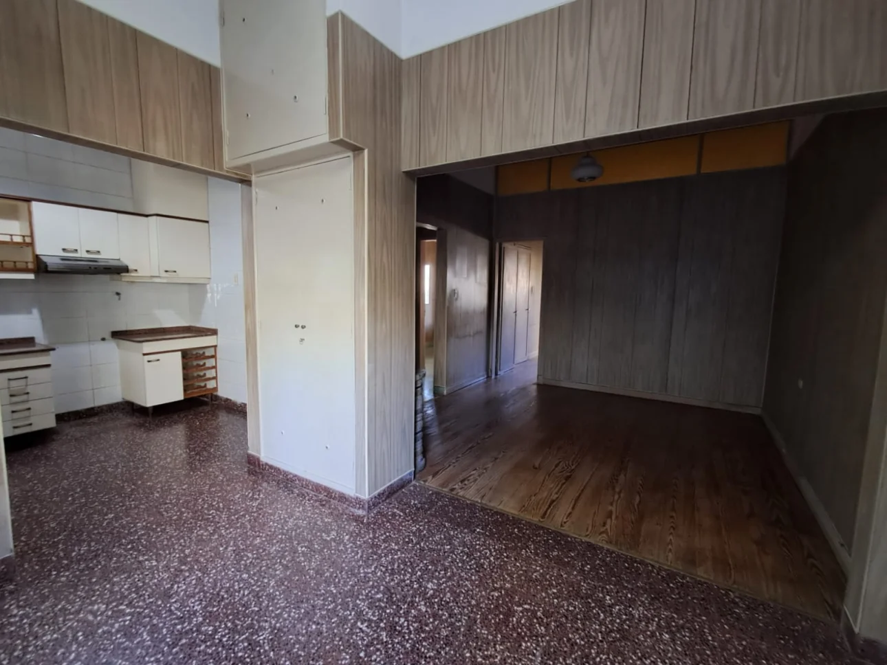 ALQUILER CASA 3 AMB. CON PATIO Y COCHERA- V.BALLESTER