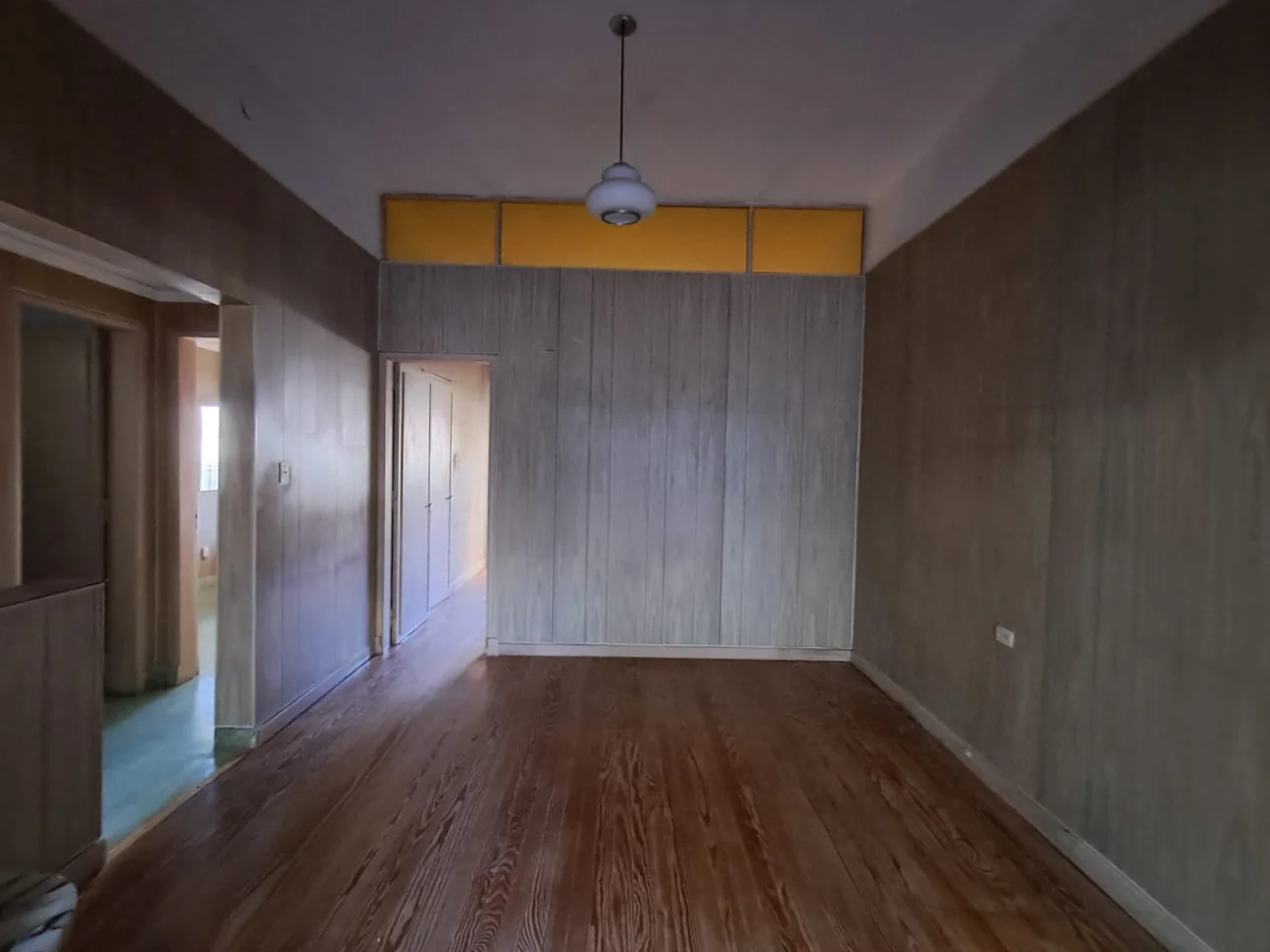 ALQUILER CASA 3 AMB. CON PATIO Y COCHERA- V.BALLESTER