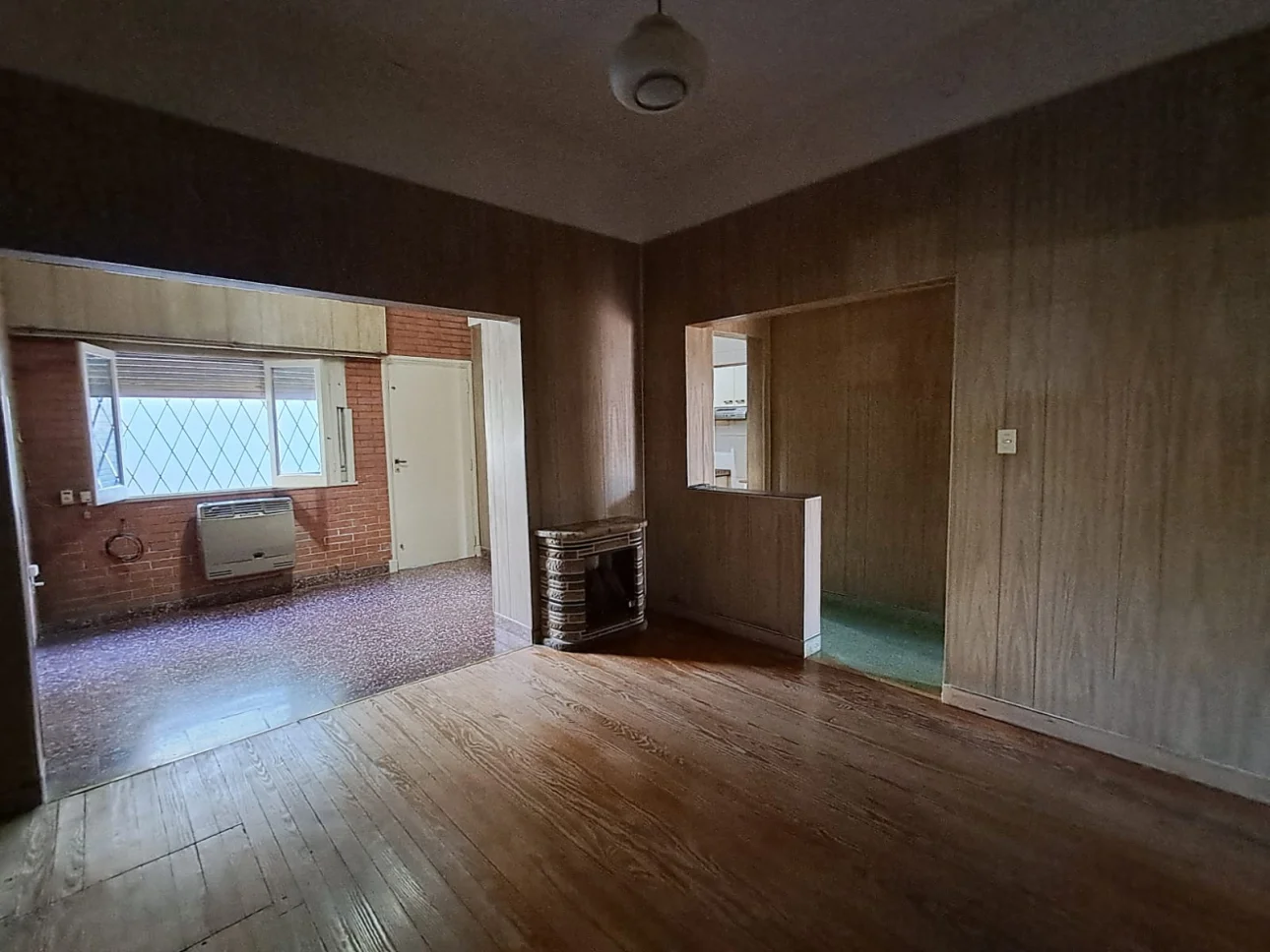 ALQUILER CASA 3 AMB. CON PATIO Y COCHERA- V.BALLESTER