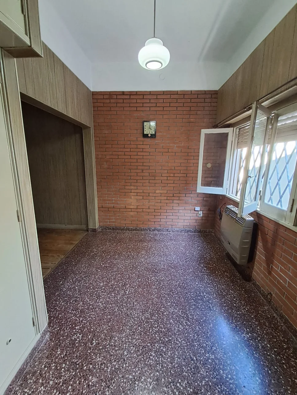 ALQUILER CASA 3 AMB. CON PATIO Y COCHERA- V.BALLESTER