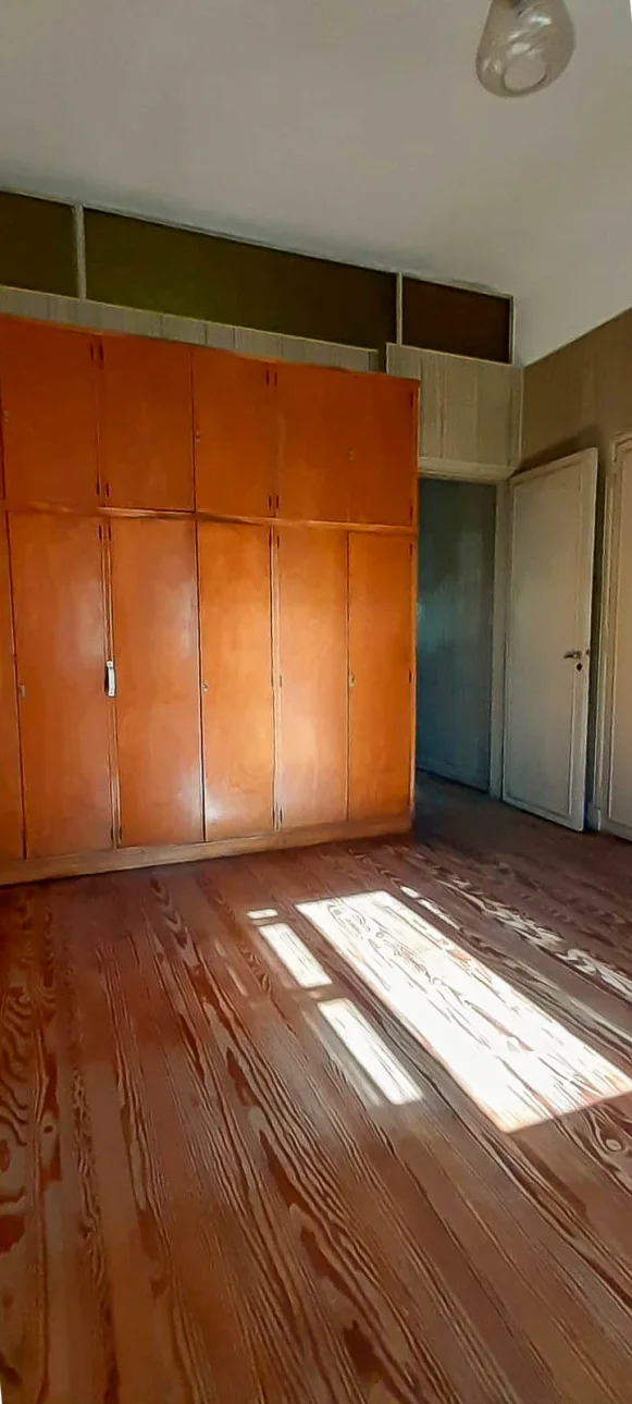 ALQUILER CASA 3 AMB. CON PATIO Y COCHERA- V.BALLESTER