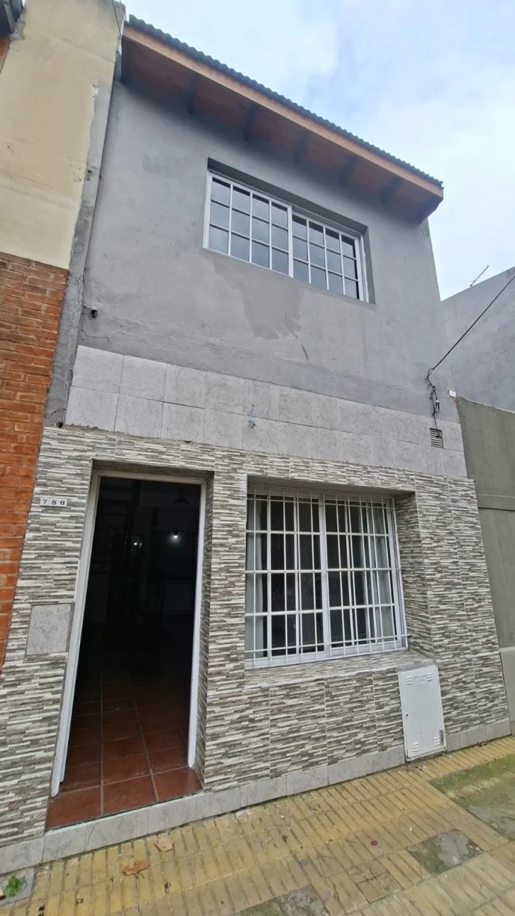 DUPLEX 3 AMBIENTES C/PATIO