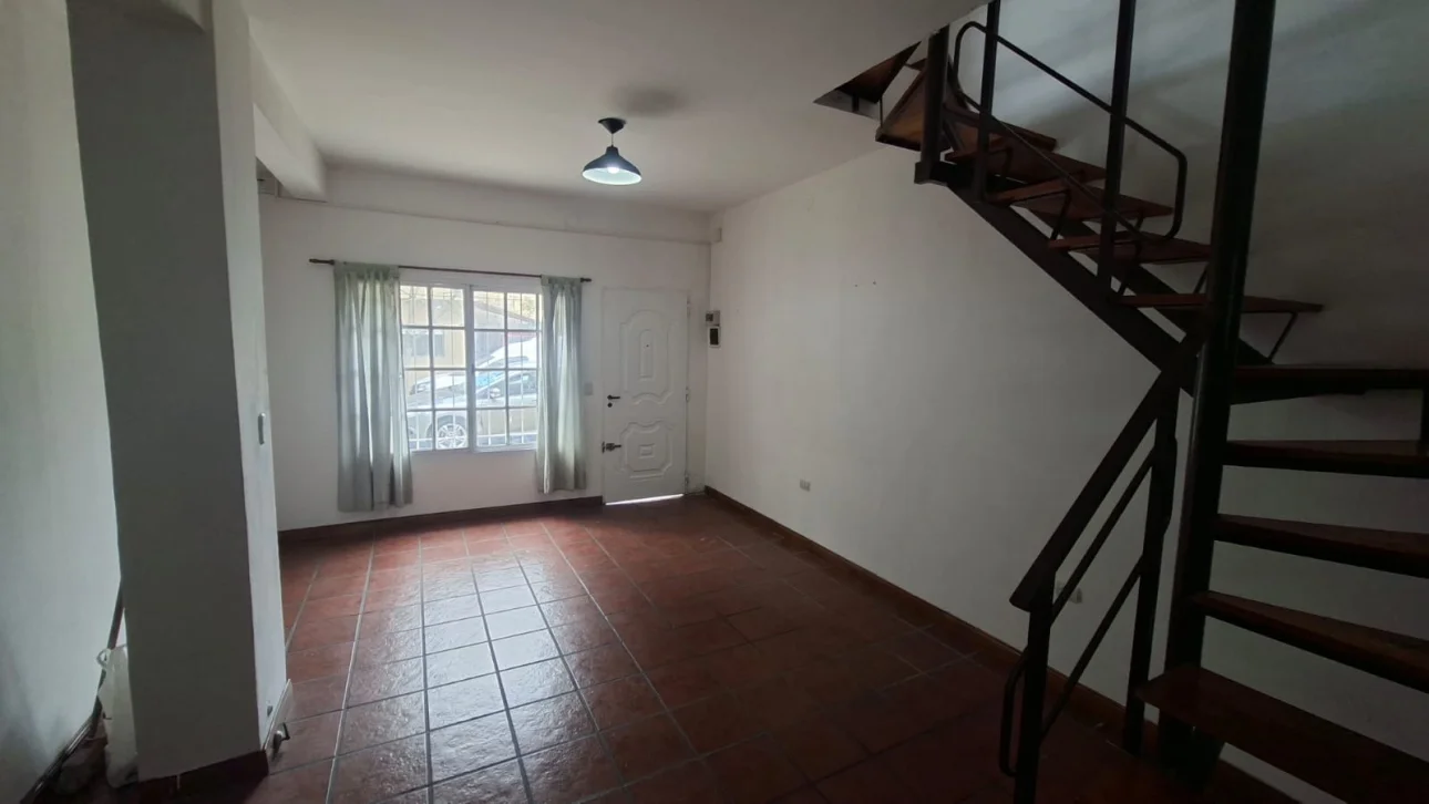 DUPLEX 3 AMBIENTES C/PATIO