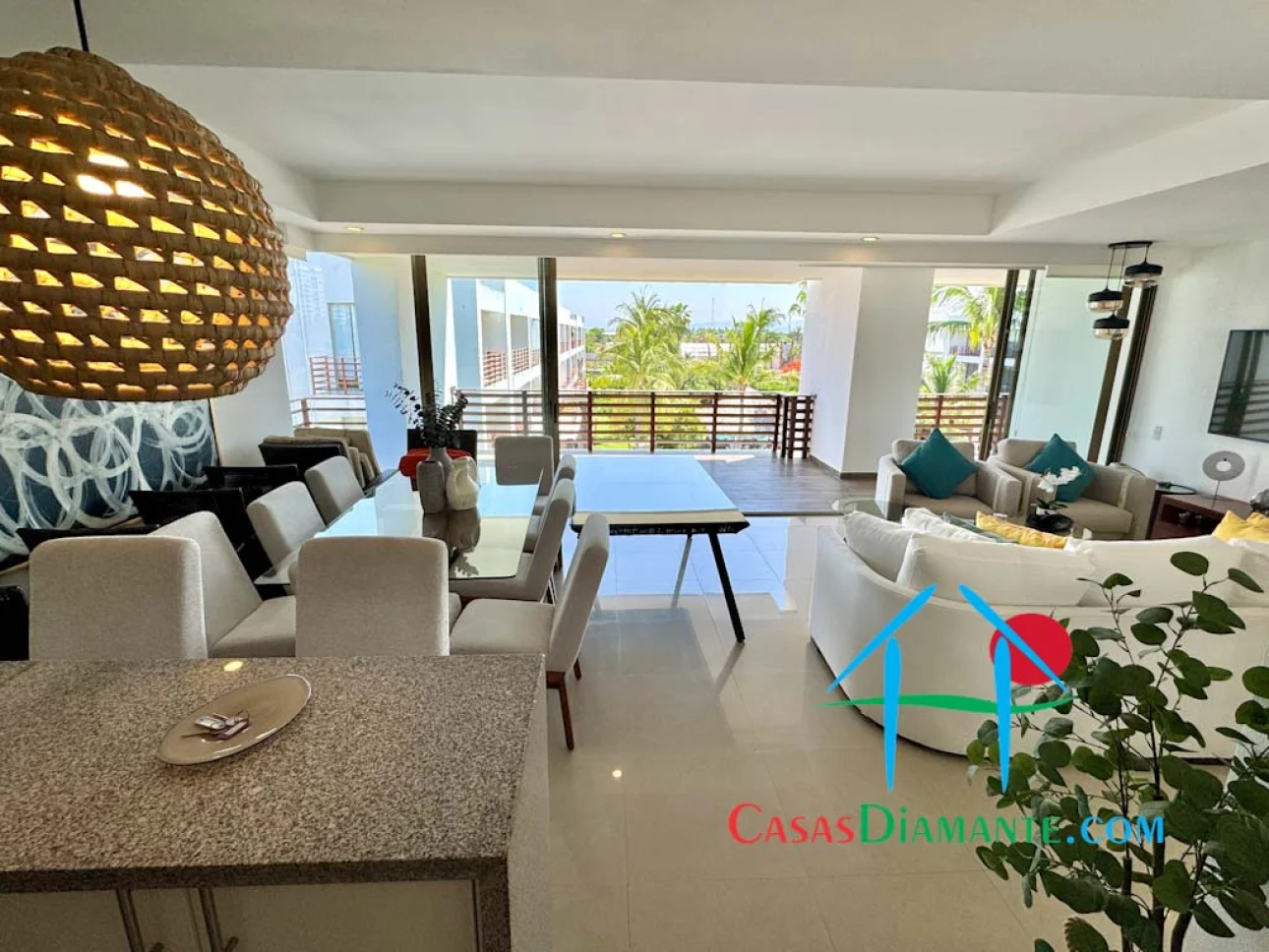 Depa con terraza y vista a las áreas comunes