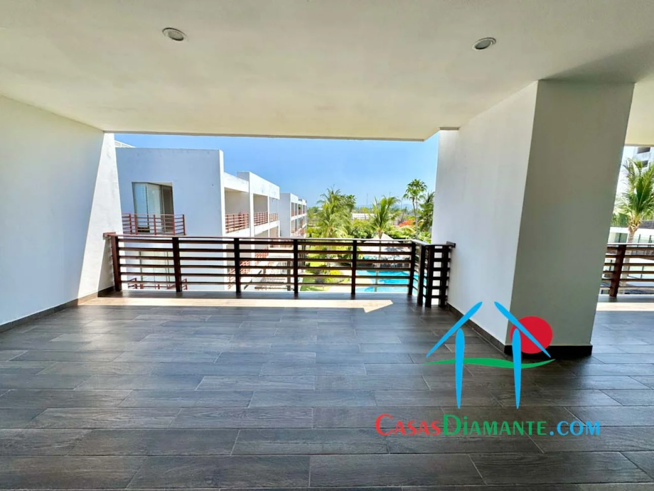 Depa con terraza y vista a las áreas comunes