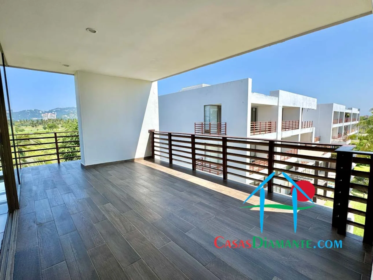 Depa con terraza y vista a las áreas comunes