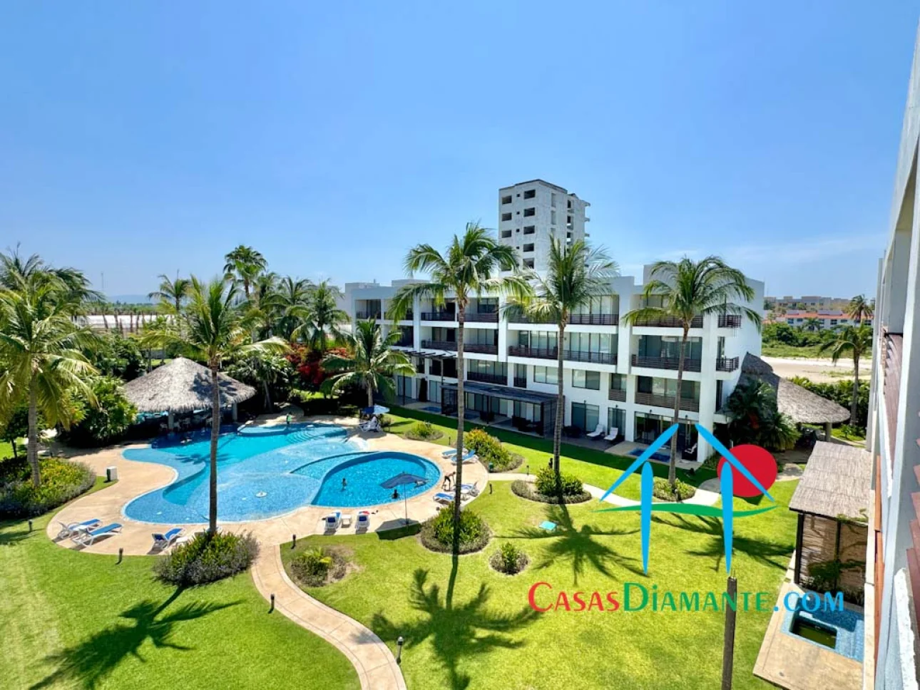 Depa con terraza y vista a las áreas comunes