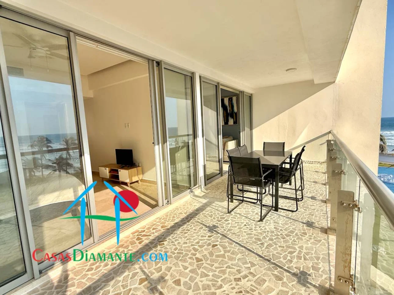 Departamento de playa con terraza y vista al mar