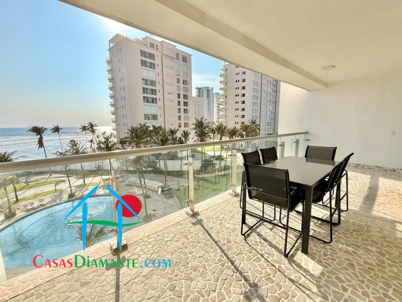Departamento de playa con terraza y vista al mar