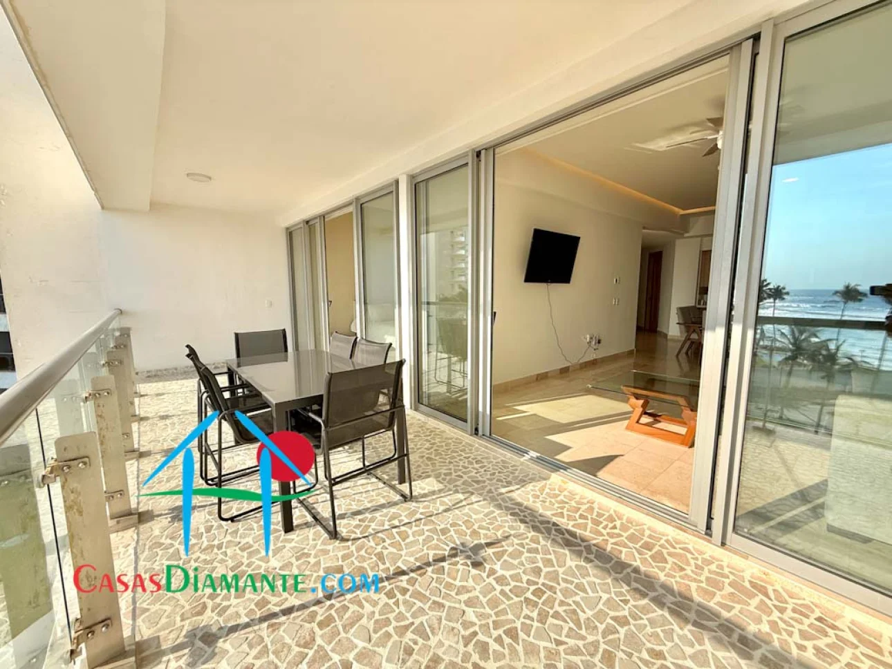 Departamento de playa con terraza y vista al mar