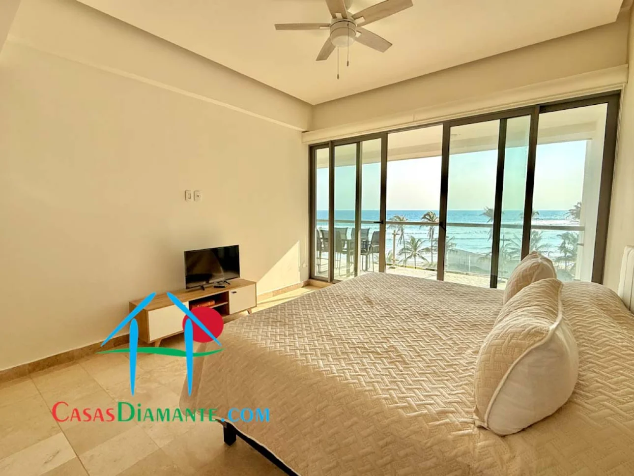 Departamento de playa con terraza y vista al mar