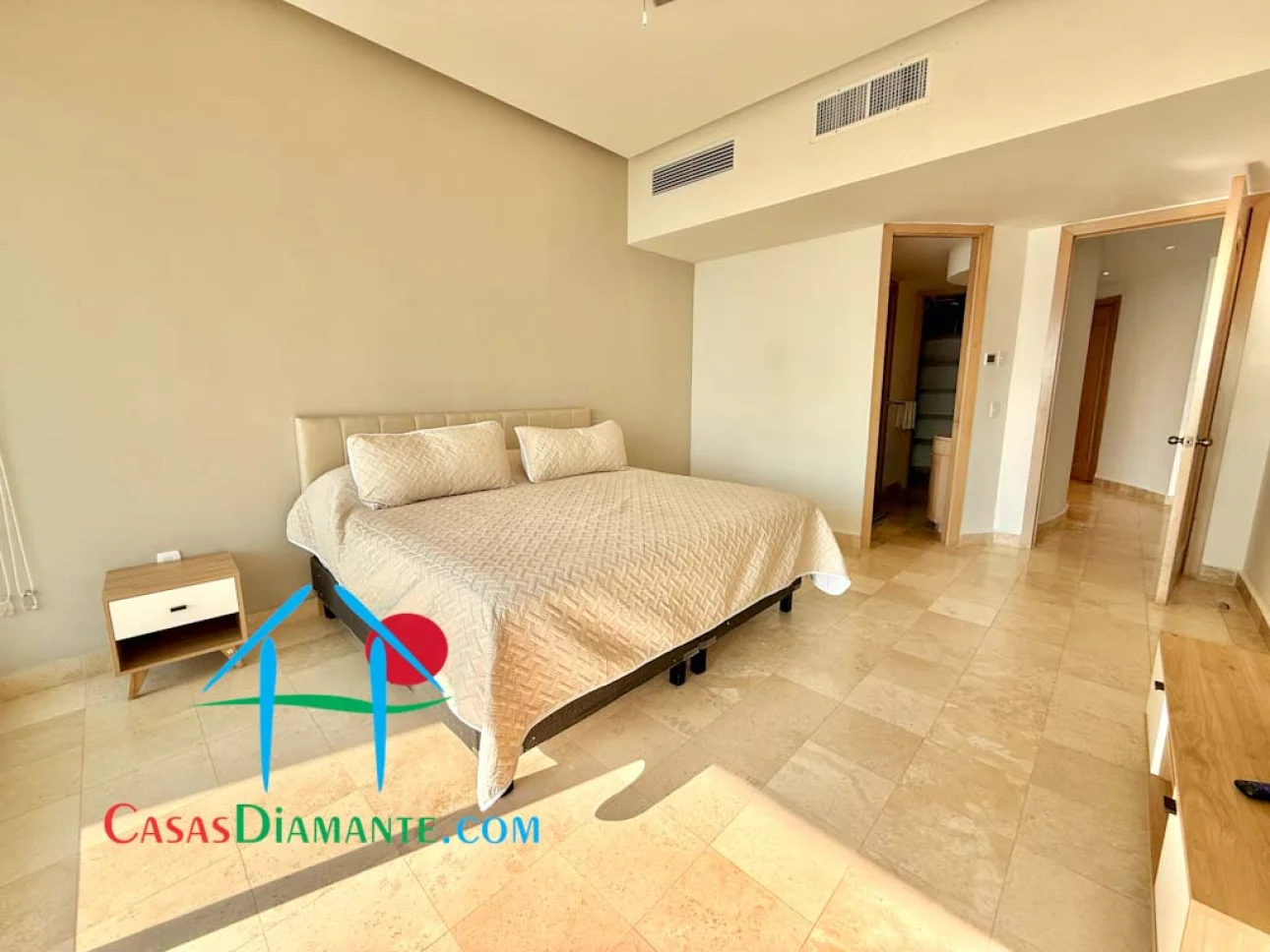 Departamento de playa con terraza y vista al mar