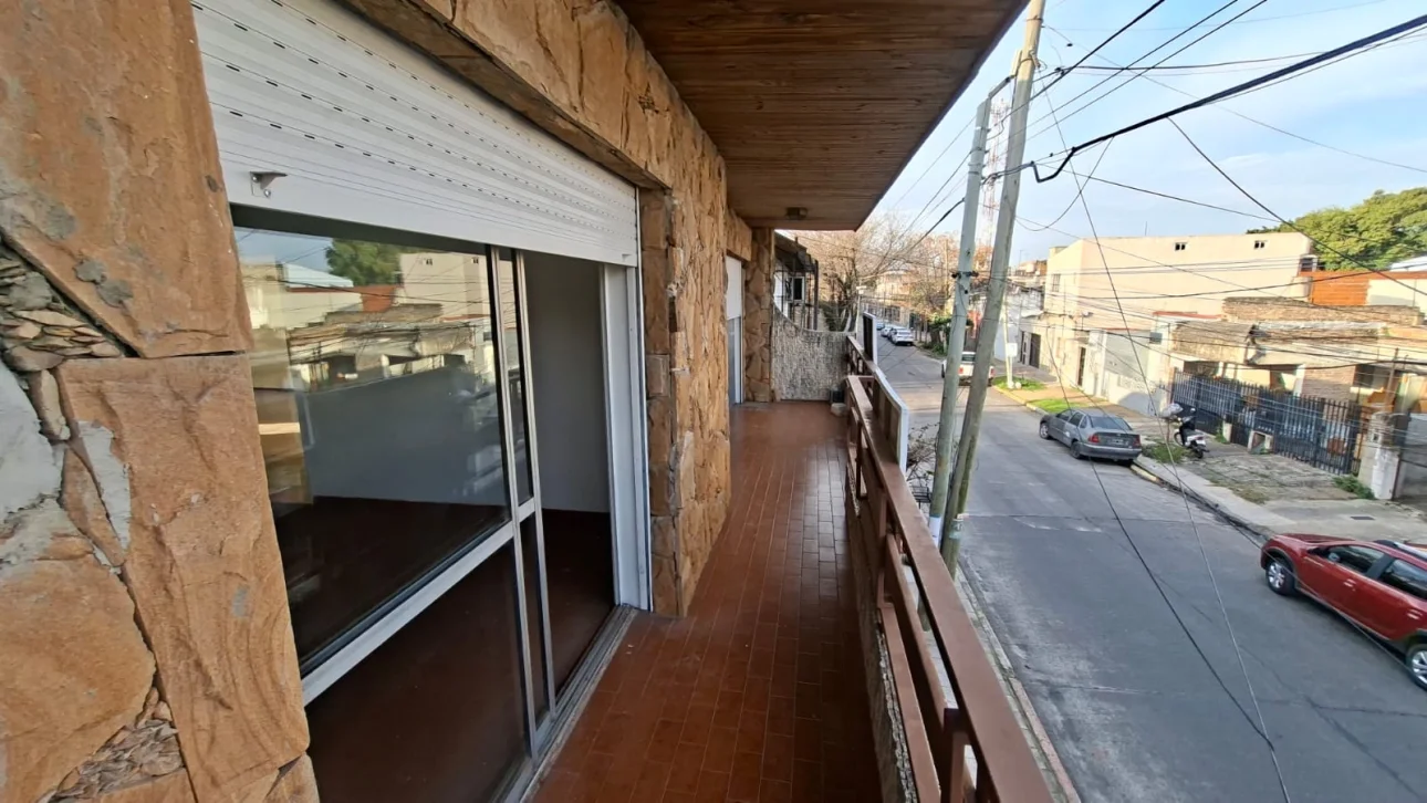 PH 4 AMBIENTES C/BALCON CORRIDO |PATIO TECHADO | 1er Piso