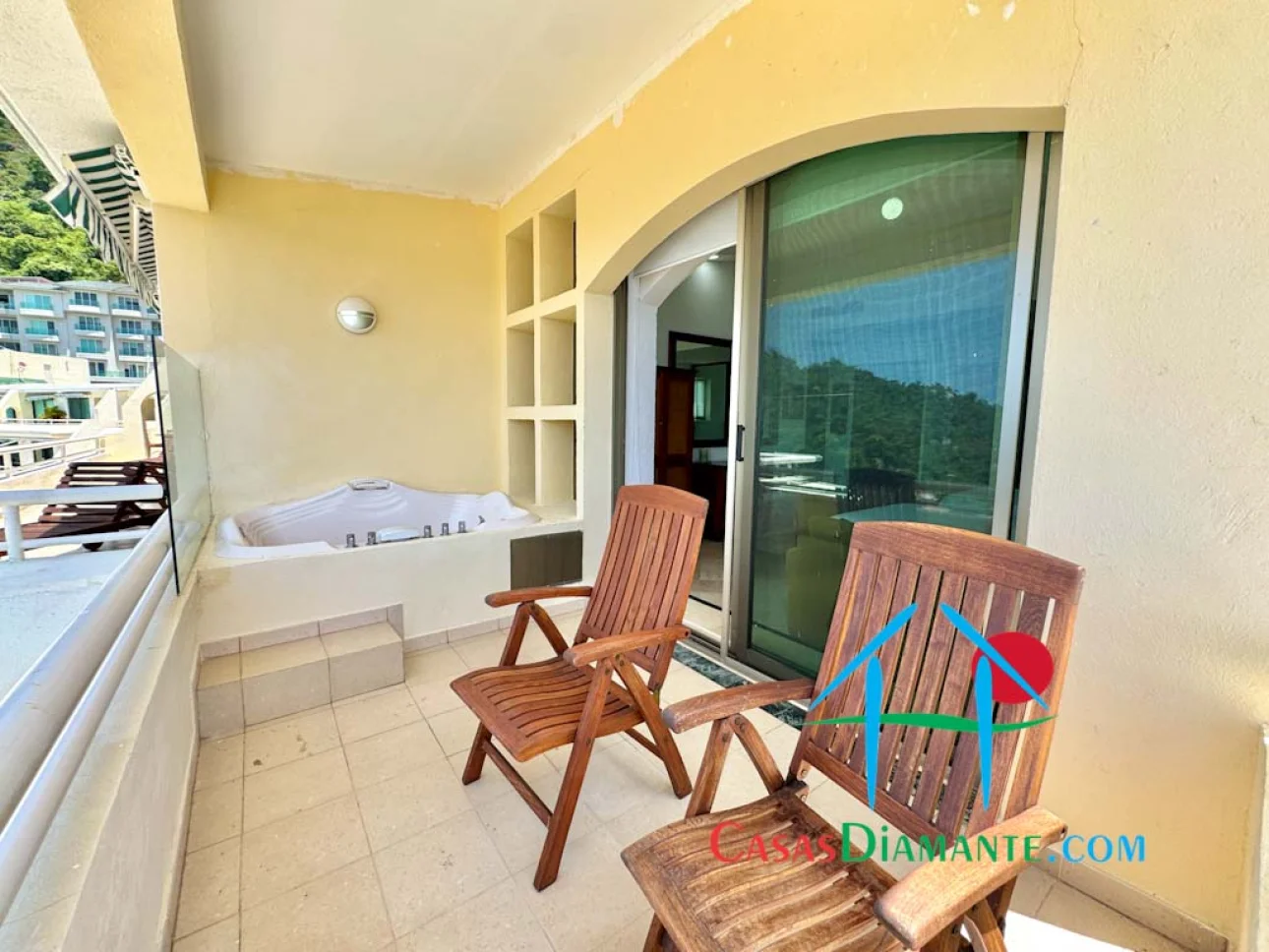 Departamento con terraza, vista al mar y jacuzzi privado