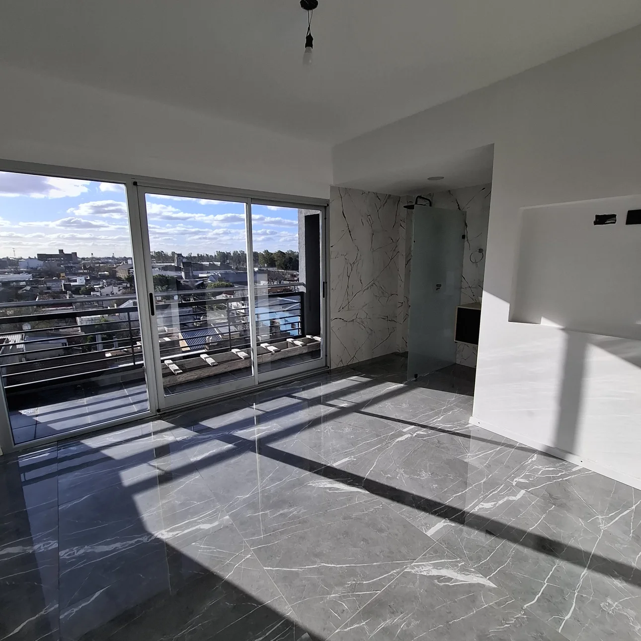 DEPTO A ESTRENAR SEMIPISO 3 AMBIENTES CON PATIO PROPIO