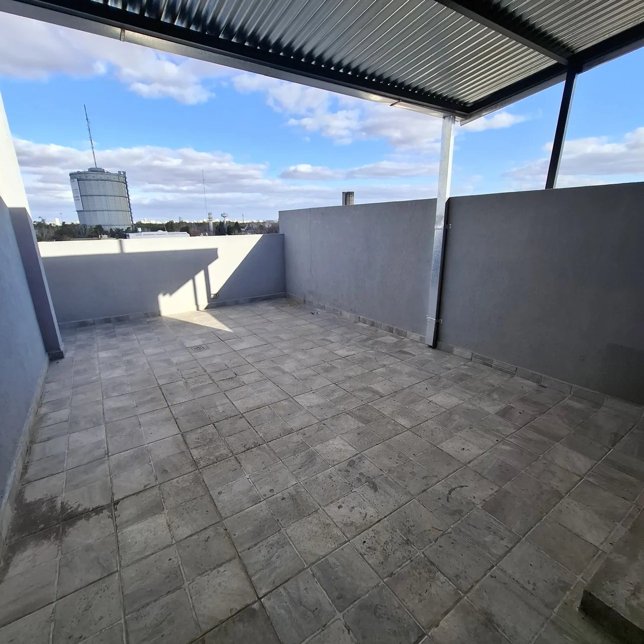 DEPTO A ESTRENAR SEMIPISO 3 AMBIENTES CON PATIO PROPIO