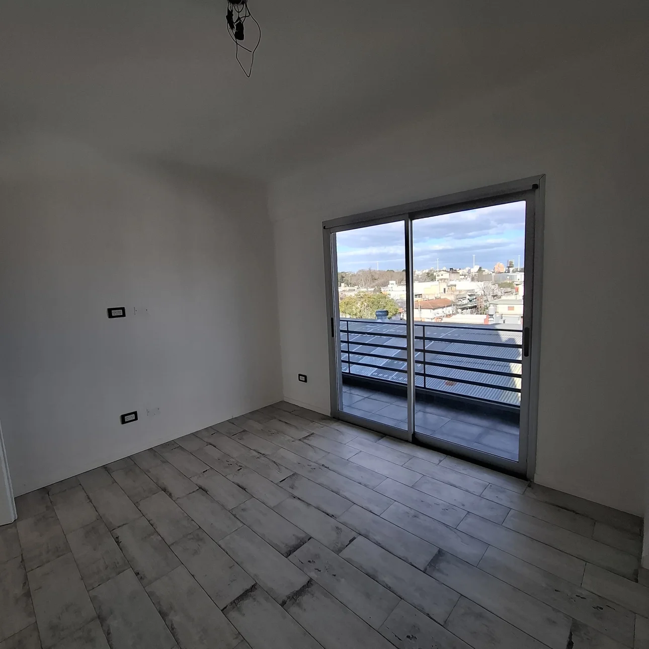 DEPTO A ESTRENAR SEMIPISO 3 AMBIENTES CON PATIO PROPIO