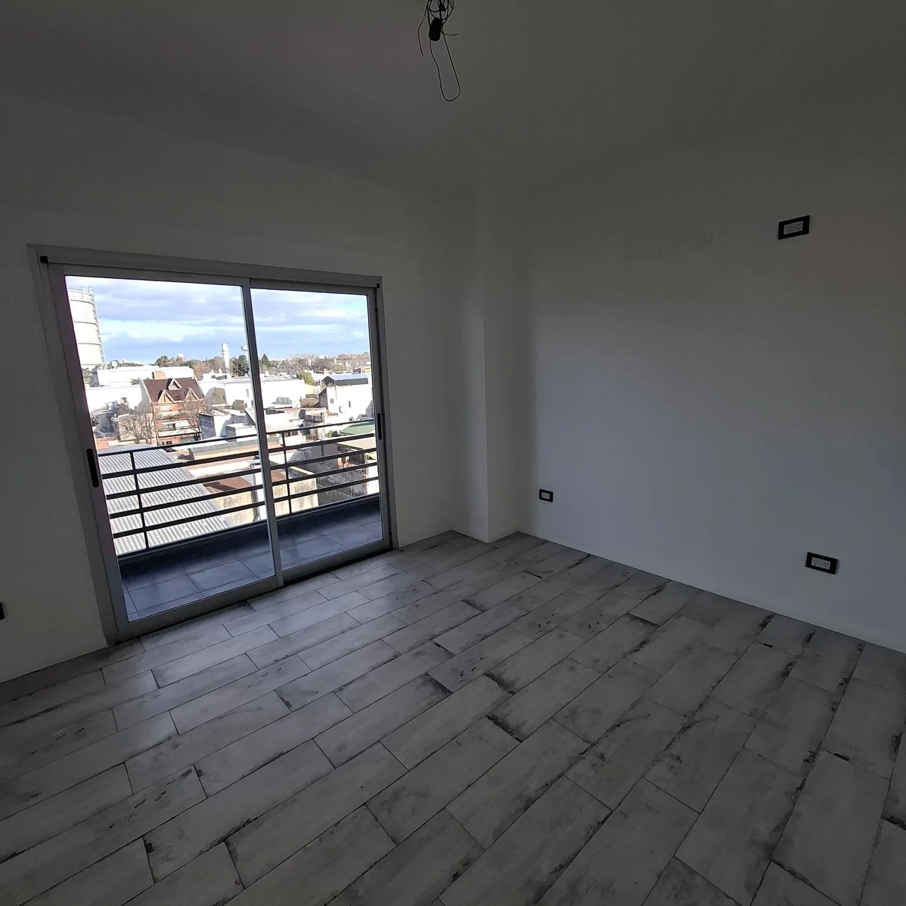DEPTO A ESTRENAR SEMIPISO 3 AMBIENTES CON PATIO PROPIO