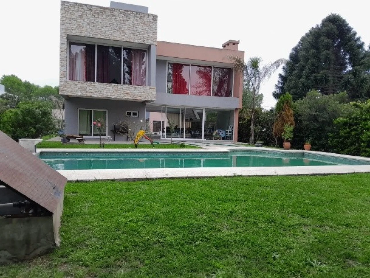 SE ALQUILA CASA