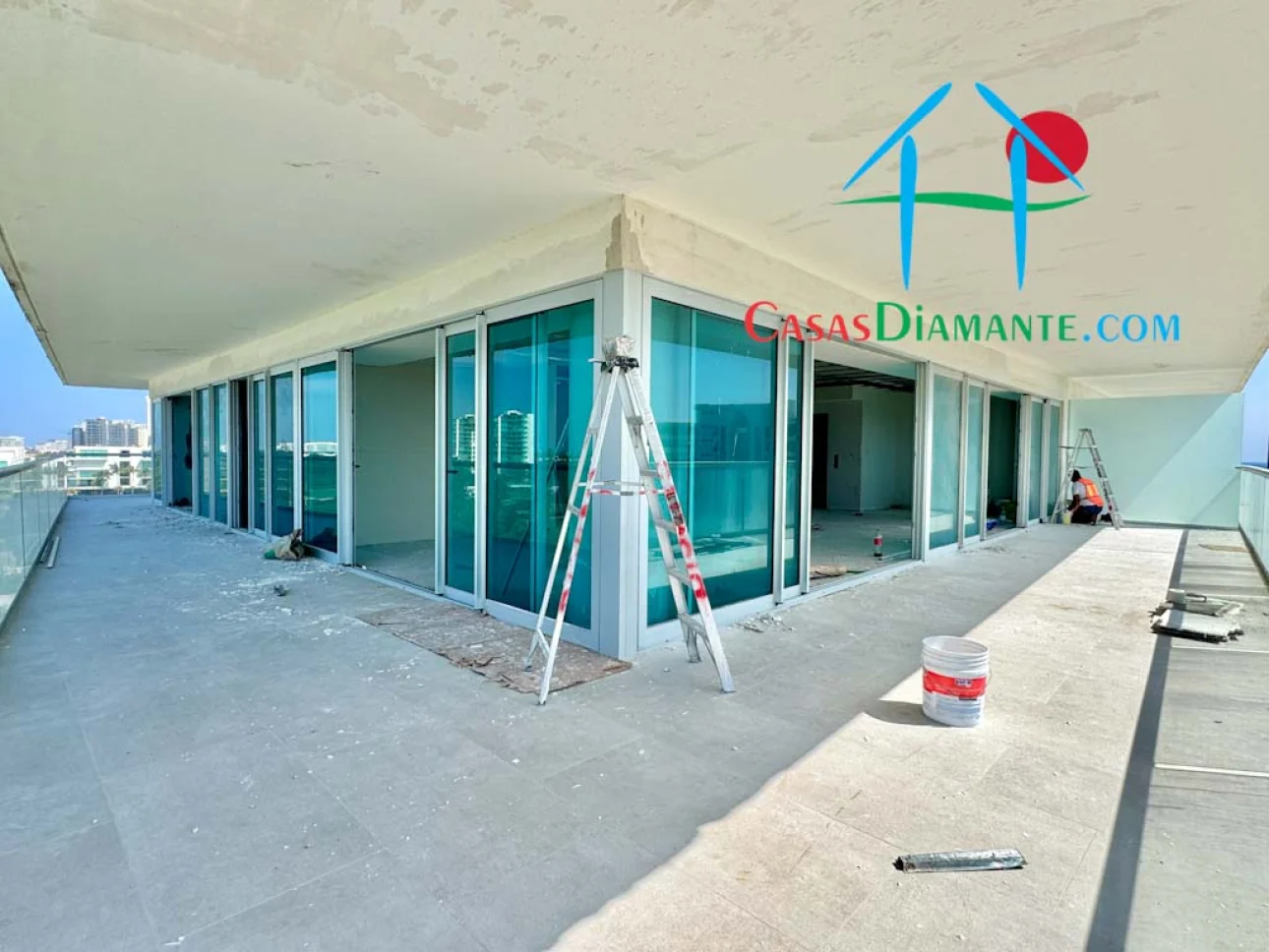 Departamento a pie de playa, con terraza y vista al mar