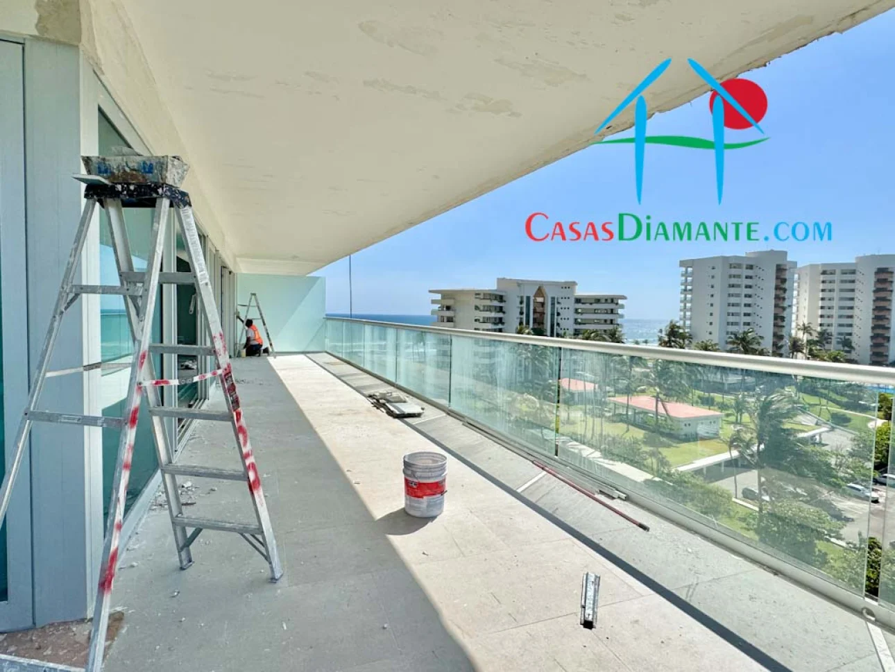 Departamento a pie de playa, con terraza y vista al mar